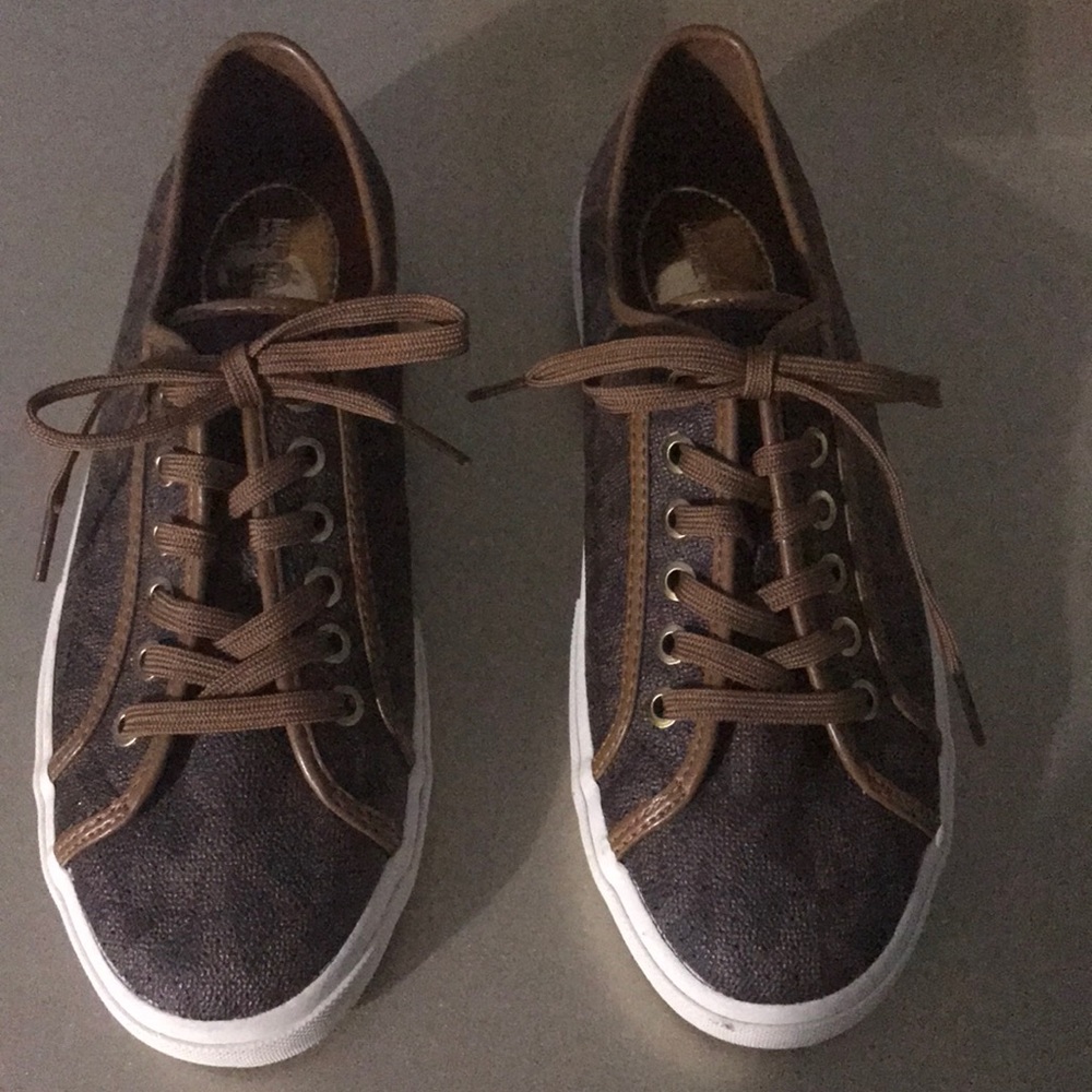 Shoe